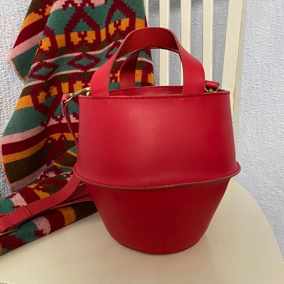 Madewell Handbags - Madewell NWT Austin Lantern Camera Crossbody Bag